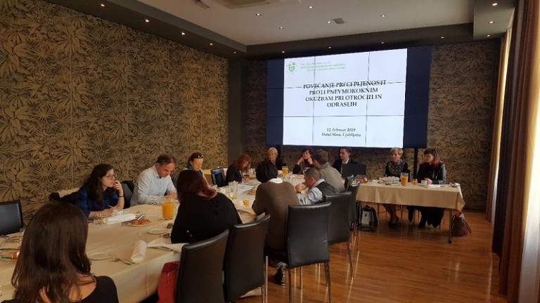 NOVINARSKI ZAJTRK na temo CEPLJENJE PROTI PNEVMOKOKNIM OKUŽBAM