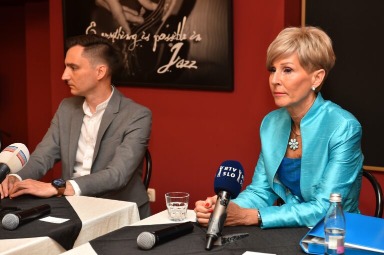 Gradivo in fotografije po novinarski konferenci PREPREČIMO MENINGOKOKNE OKUŽBE (16.6.2020)